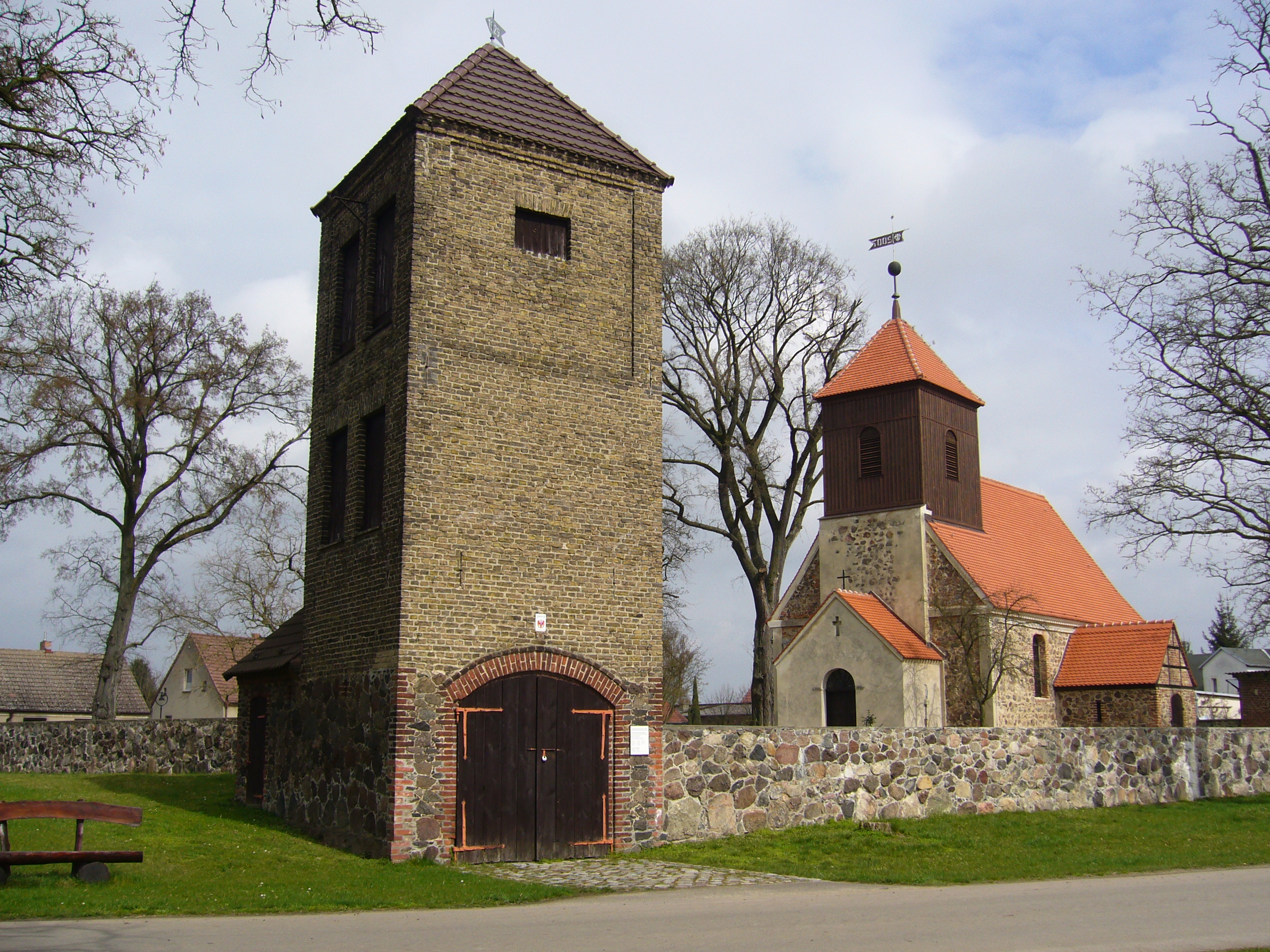 08-04-05 Kirche mit Spritzenhaus 005